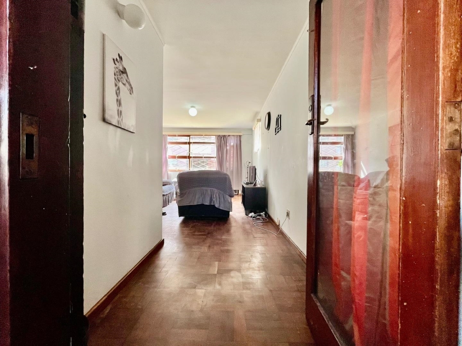 1 Bedroom Property for Sale in Wynberg Western Cape